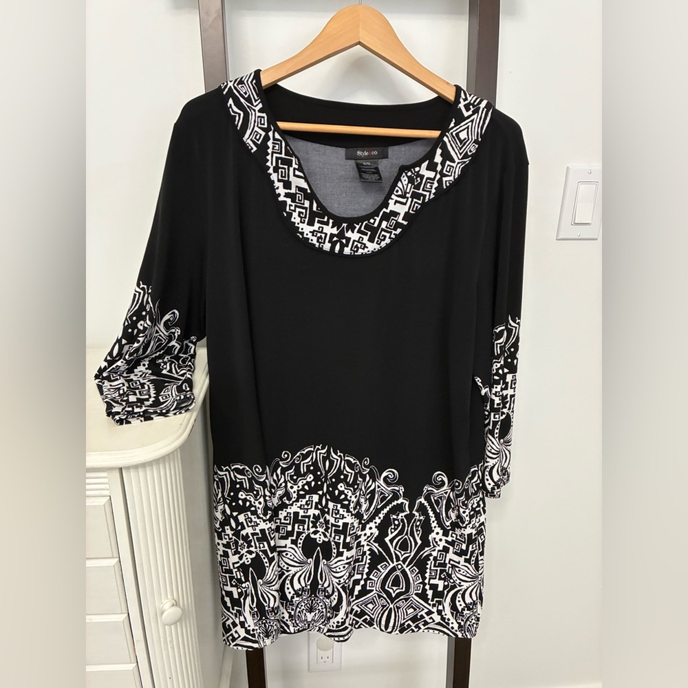 Style & Co Black and White Patterned Women's Top with damask type design. XL